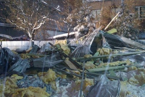 Обвал крыши торгового павильона в Харькове расследуют как служебную халатность