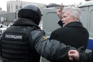 В Москве во время оппозиционной акции задержали Эдуарда Лимонова