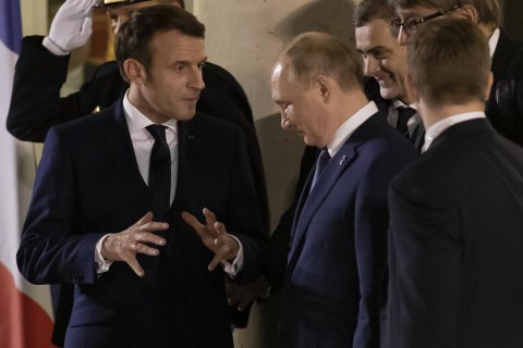 Макрон – Путину: Франция готова защищать территориальную целостность Украины 