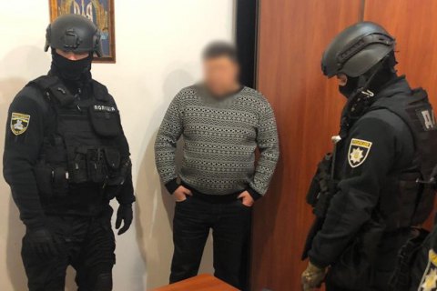 ​Слідчі ДБР затримали начальника відділу поліції в Запорізькій області за підбурювання підлеглого до хабарів