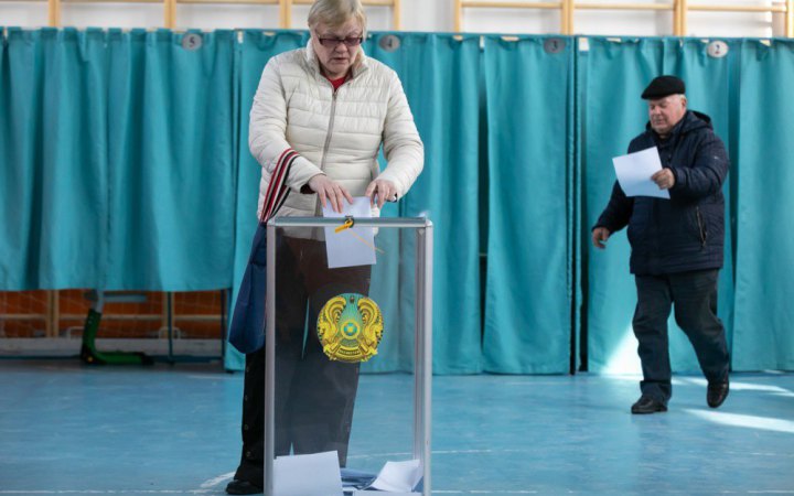 У Казахстані триває конституційний референдум. Голосують за реформу парламенту