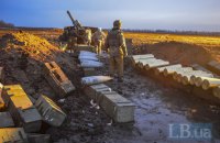 Один військовий загинув, шестеро поранені в середу на Донбасі