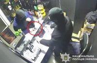 У Києві продавець тютюну разом із другом інсценували пограбування, щоб забрати з каси 90 тисяч грн