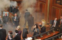 В парламенте Косово снова распылили слезоточивый газ