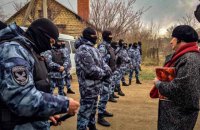 Российские силовики массово обыскивают семьи крымских татар в аннексированном Крыму