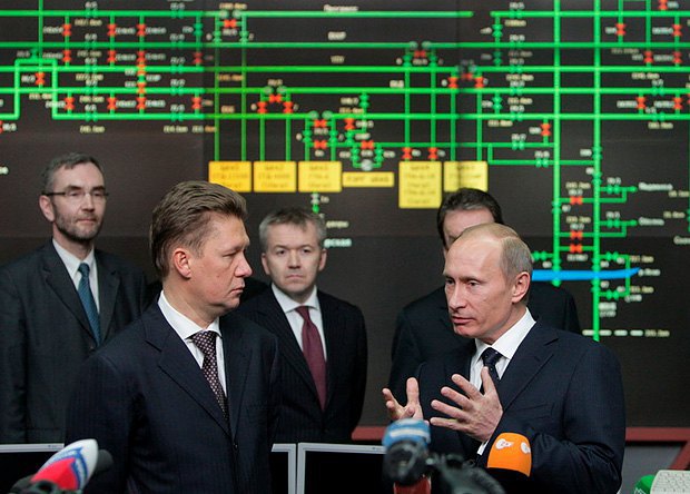 Премьер-министр России Владимир Путин и глава Газпрома Алексей Миллер в офисе Газпрома , Москва, 13 января 2009 года.