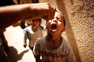 В Пакистане неизвестные убивают вакцинаторов