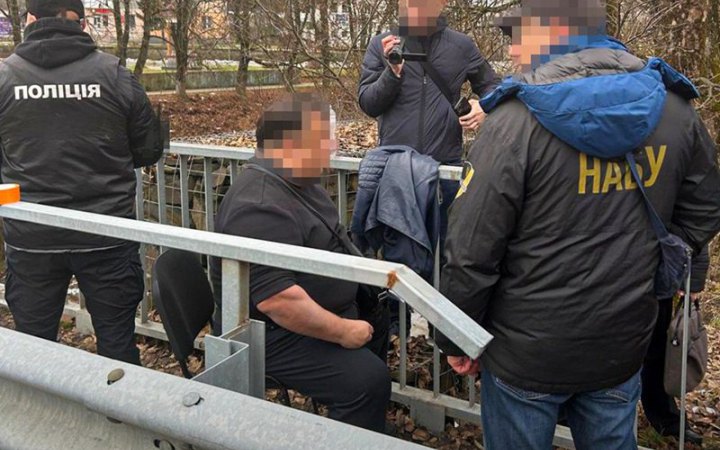 Cуддю із Закарпаття викрили на отриманні $1300 хабаря, який він називав "конфетками" 