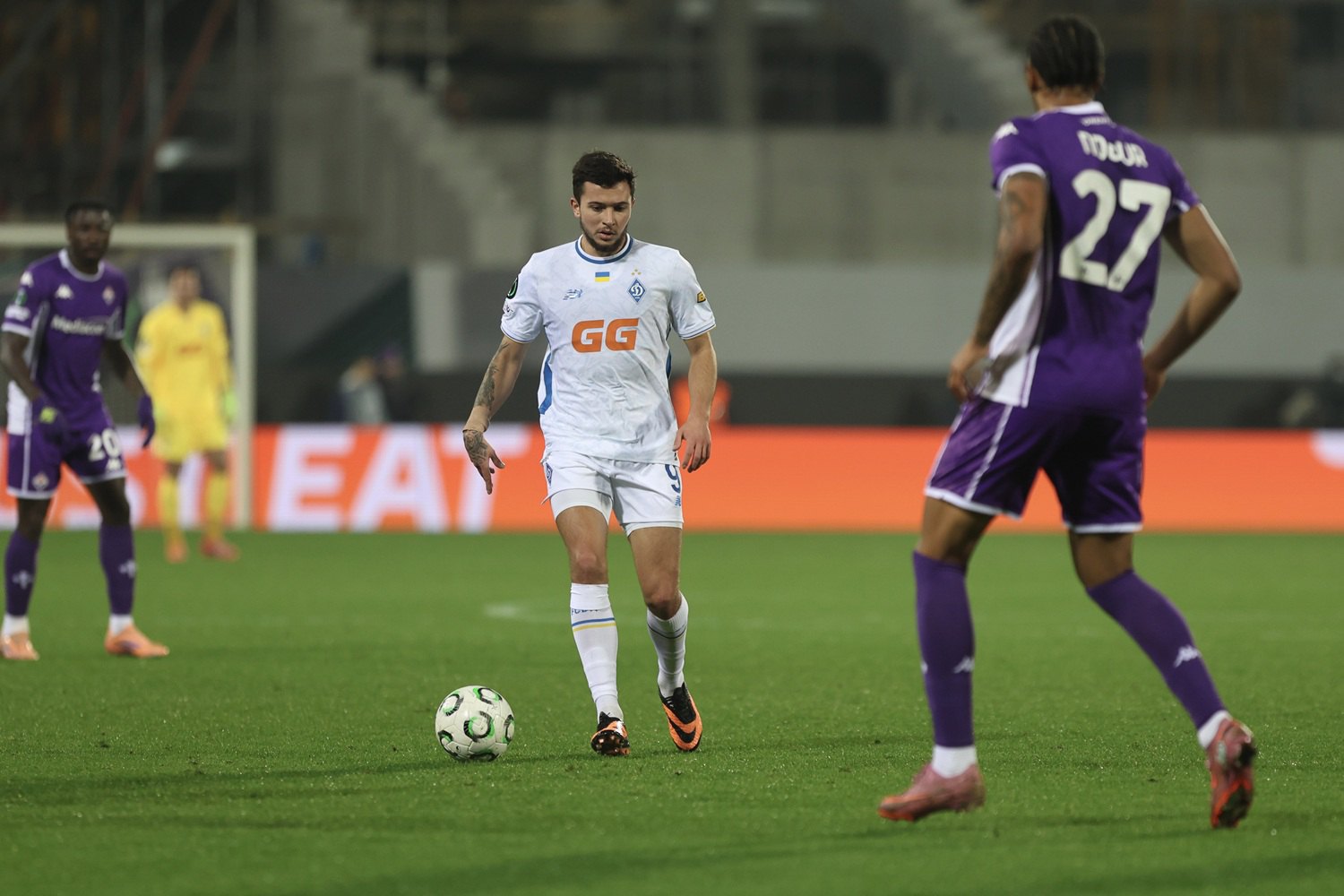 Волошин з м'ячем під час матчу проти «Фіорентини»