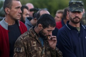 В плену на Донбассе остаются более 600 украинцев, - Порошенко