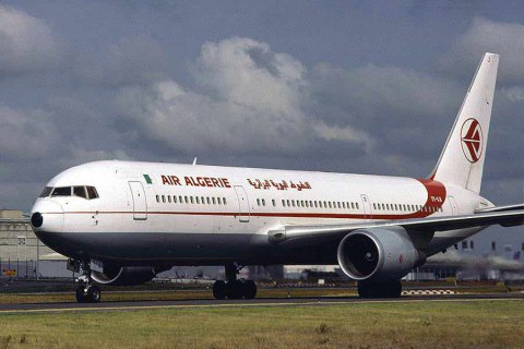 Зниклий з радарів над Середземним морем літак Air Algerie повернувся в аеропорт Алжира