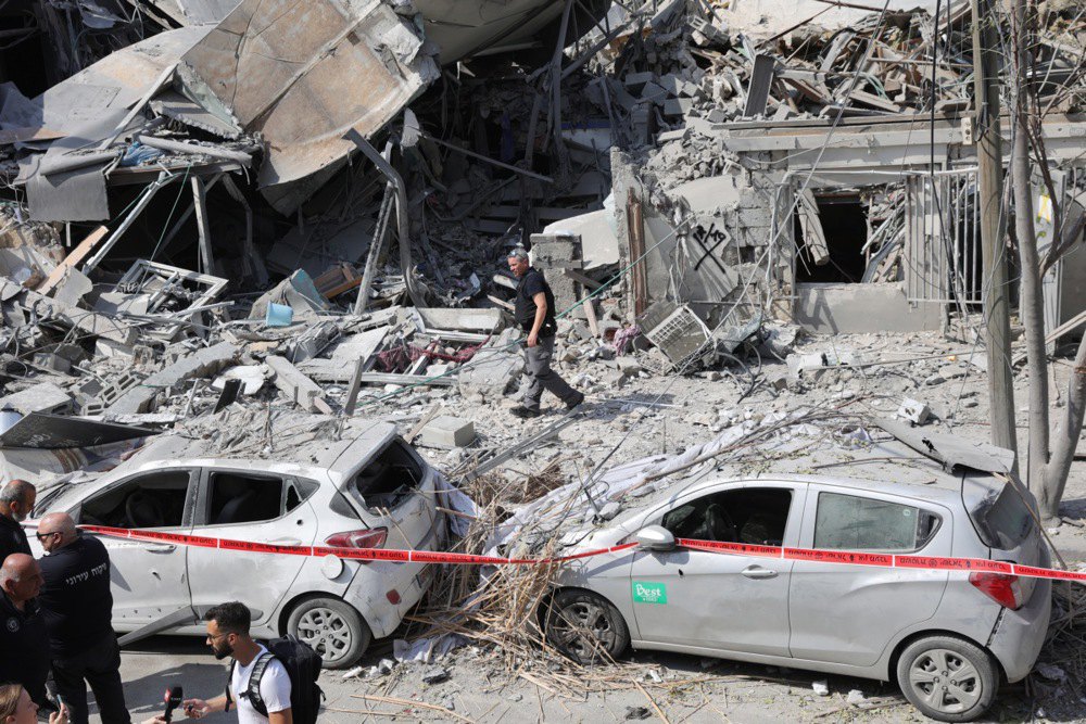 Зруйновані будівлі внаслідок нічних ракетних атак ХАМАС у Тель-Авіві, 8 жовтня 2023 р.