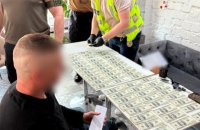 Правоохоронці викрили посадовця Голосіївської РДА, який за $12 000 "допоміг" отримати відстрочку 