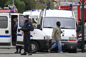 Полиция хочет взять подозреваемого в убийствах в Тулузе живым