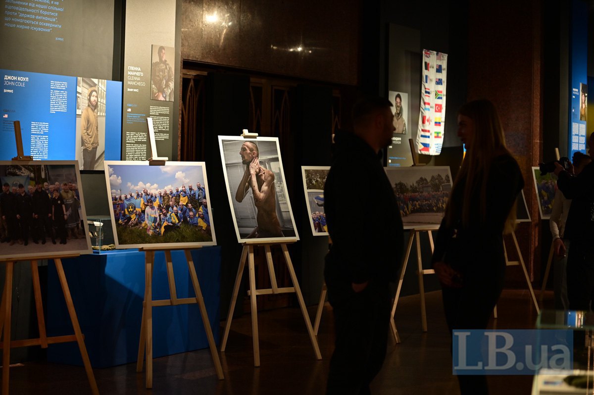 Фотовиставка з нагоди четвертої річниці роботи Координаційного штабу з питань поводження з військовополоненими
