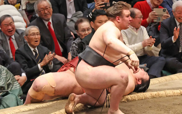 Український сумоїст Явгусишин виграв Hatsu Basho й вдруге поспіль став володарем Кубка Імператора