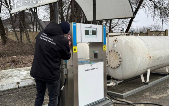 Тіньовий ринок палива: на Буковині та Хмельниччині викрили мережу нелегальних автозаправок