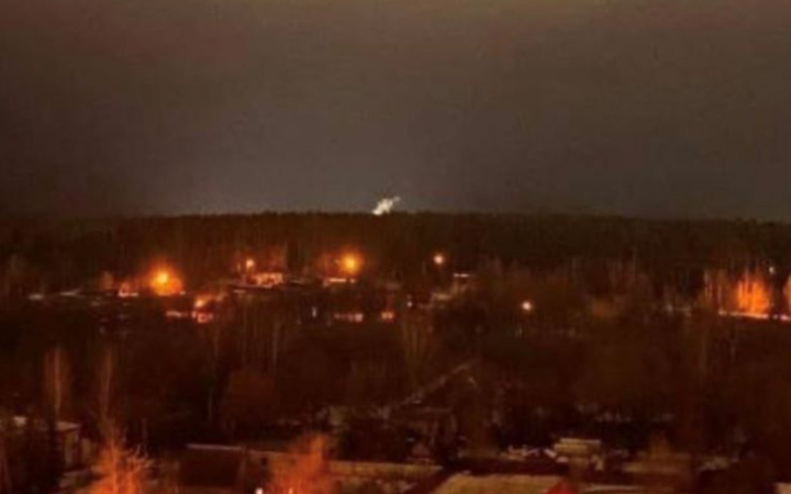 Місцеві жителі повідомляють про вибухи у Брянській області