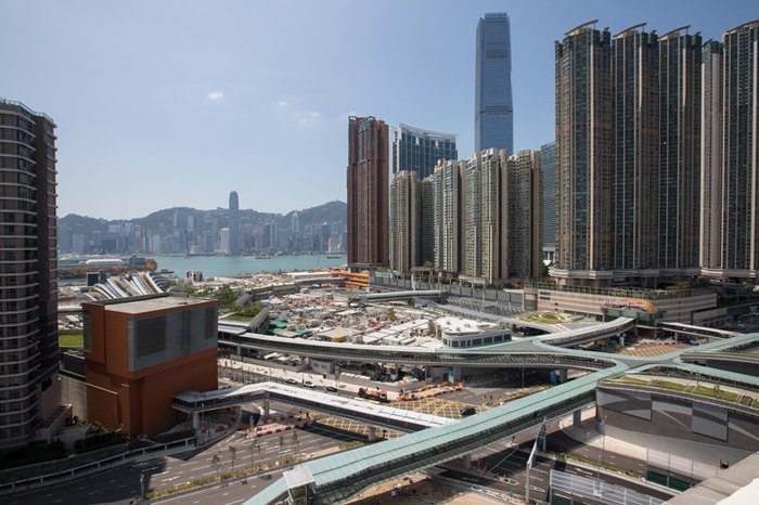 Нововозведенный комплекс, в котором расположен железнодорожный узел скоростной железной дороги
Гуанчжоу-Шэньчжэнь-Гонконг, Гонконг, Китай, 21 сентября 2018.