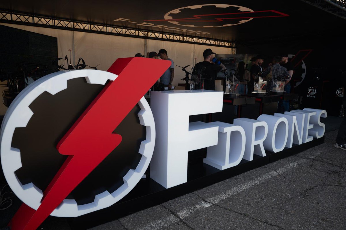 Стенд F-Drones на змаганнях