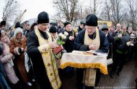 Под колонией Тимошенко прошел молебен