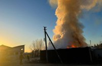 На Харківщині внаслідок обстрілів росіян загорівся будинок і магазин