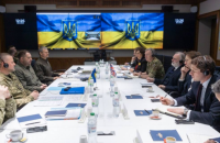 У Києві з нагоди візиту делегації Британії відбувся брифінг щодо війни. Залужний і Сирський інформували про ситуацію на фронті