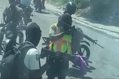 Напередодні відбірного матчу ЧС-2022 збірну Белізу затримали в Гаїті озброєні повстанці