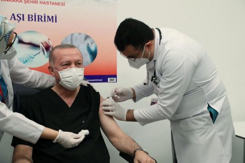 Эрдоган получил первую прививку от ковида
