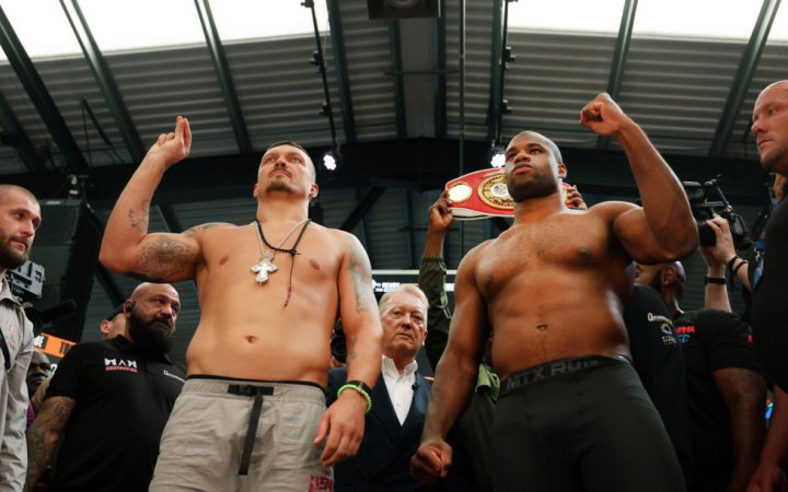 Перед боєм з Дюбуа Олександр Усик показав рекордну вагу