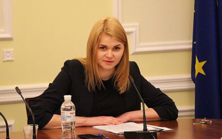 Нардепка від “Слуги народу” Анна Колісник, відома фразою “треба звалювати з цієї країни”, склала мандат