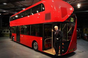 Мэр Лондона представил новые двухэтажные автобусы