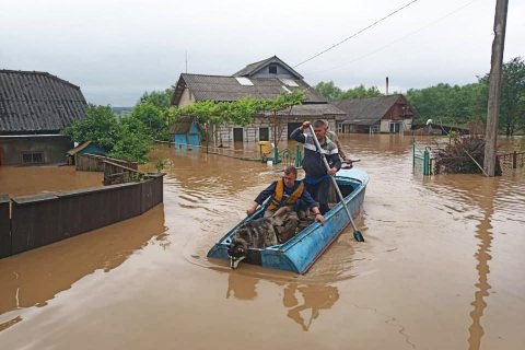 Повені на заході України. Евакуація місцевих мешканців та мільйонні збитки (ФОТО)
