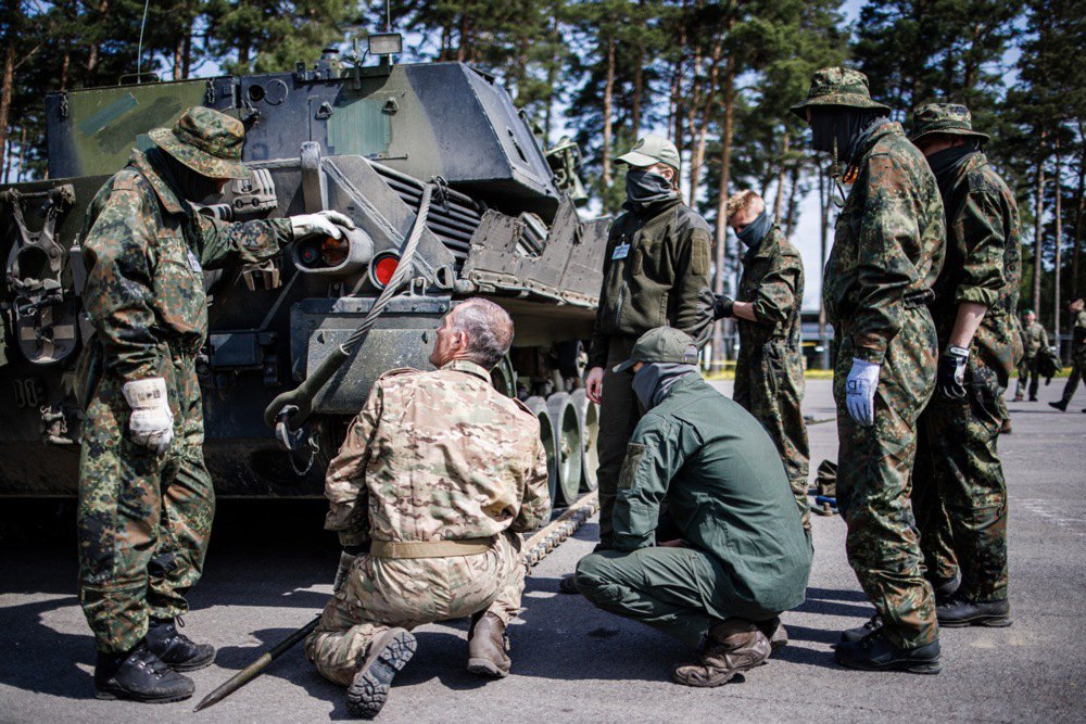 Українські військовослужбовці тренуються під наглядом німецьких і данських інструкторів у навчальному центрі Бундесверу, 5 травня 2023 р.