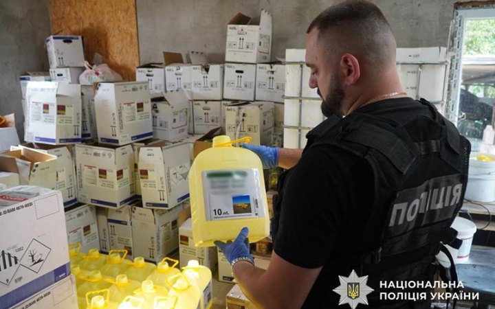 Нацполіція ліквідувала масштабну схему фальсифікації пестицидів і вилучила фальсифікату на 100 млн грн