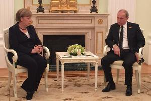 Меркель назвала конечной целью минского процесса контроль Украиной своих границ