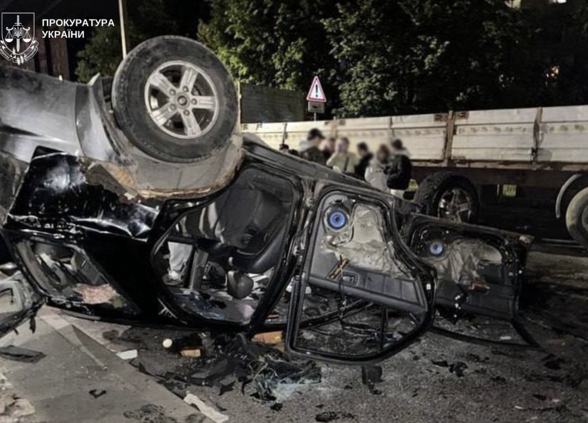 Натовп перевернув авто ТЦК у Львові 