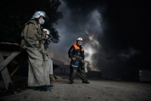 ГосЧС намерена всю ночь тушить пожар на нефтебазе под Васильковом