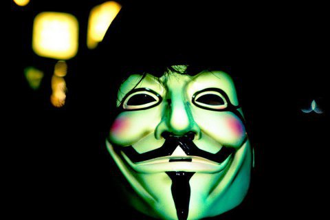 Хакеры Anonymous глушат связь российской армии гимном Украины