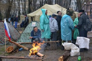 Депутаты Луганского облсовета просят киевскую власть отменить штурм здания СБУ 