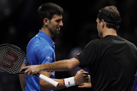 Джокович зачехлил ракетку на итоговом турнире АТР, проиграв Федереру 