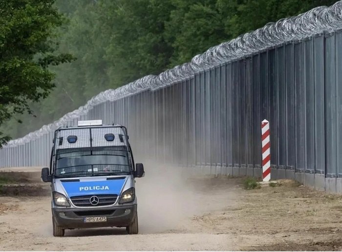 Стіна на польсько-білоруському кордоні