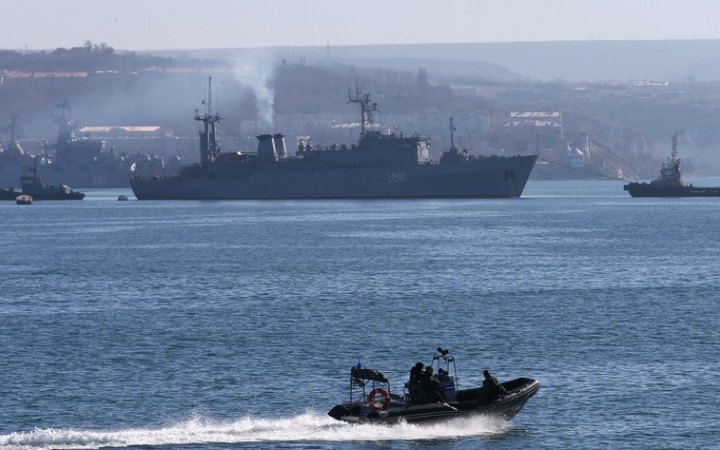 Чотири російські кораблі чергують у Чорному морі 