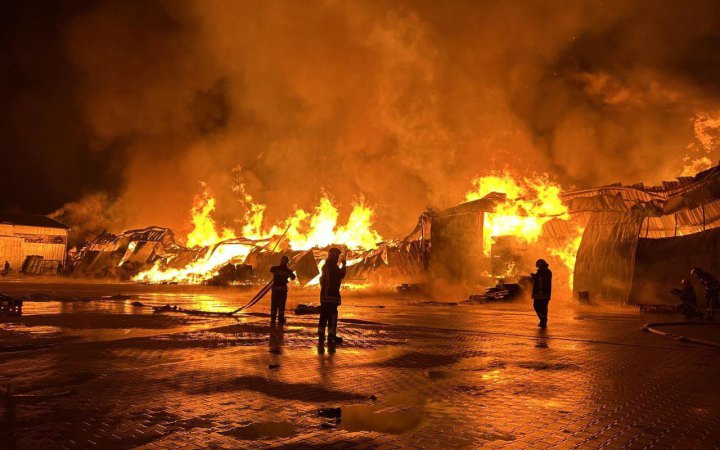 У Вінниці сталась масштабна пожежа на складах (оновлено)