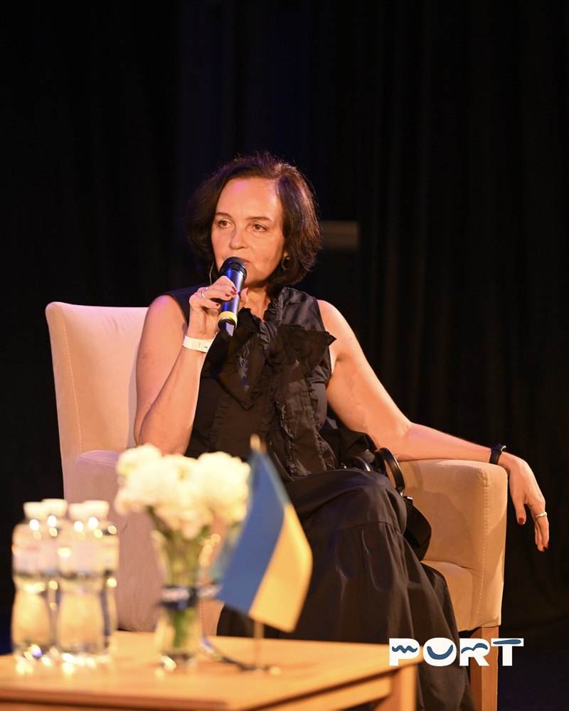 Оксана Довгополова