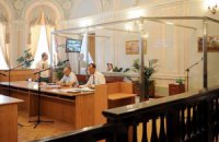 Для Тимошенко в суде установили стеклянный бокс