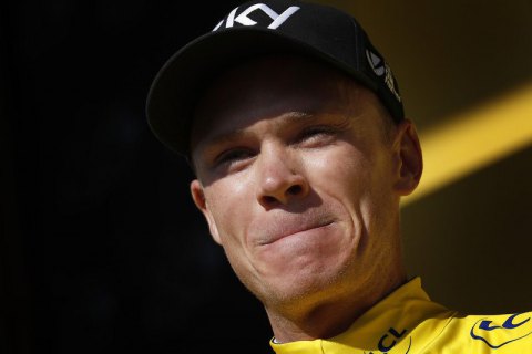 4-кратный победитель "Тур де Франс" был доставлен вертолетом в реанимацию после падения на этапе "Критериум Дофине"