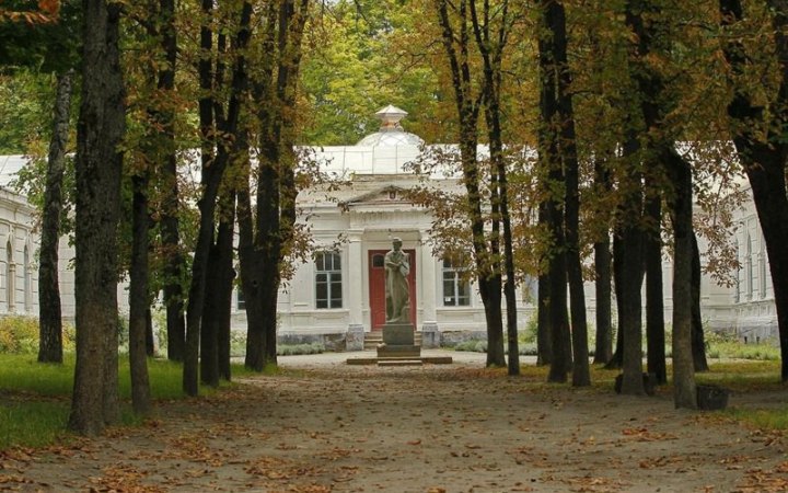 ​На Чернігівщині через російський обстріл пошкоджена садиба Лизогубів