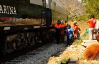 Щонайменше 13 людей загинули, близько 100 – поранені внаслідок аварії поїзда у Мексиці