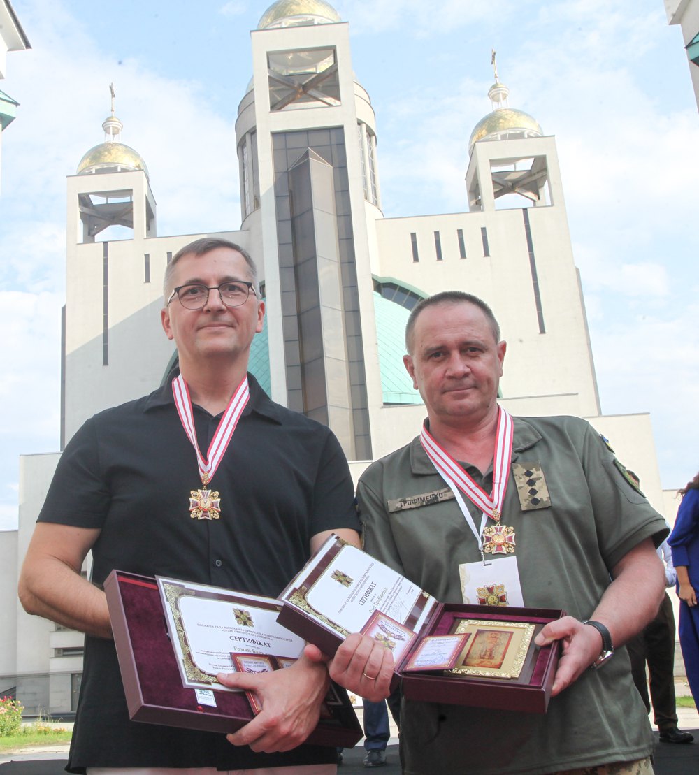 Медики з нагородами під час церемонії ( праворуч Олег Трофіменко )